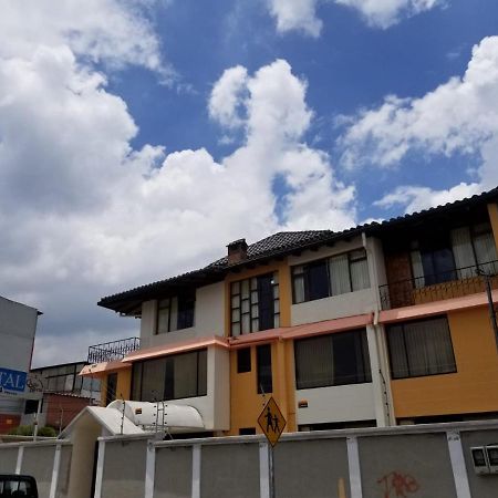 Hostal El Confort Quito Norte ภายนอก รูปภาพ
