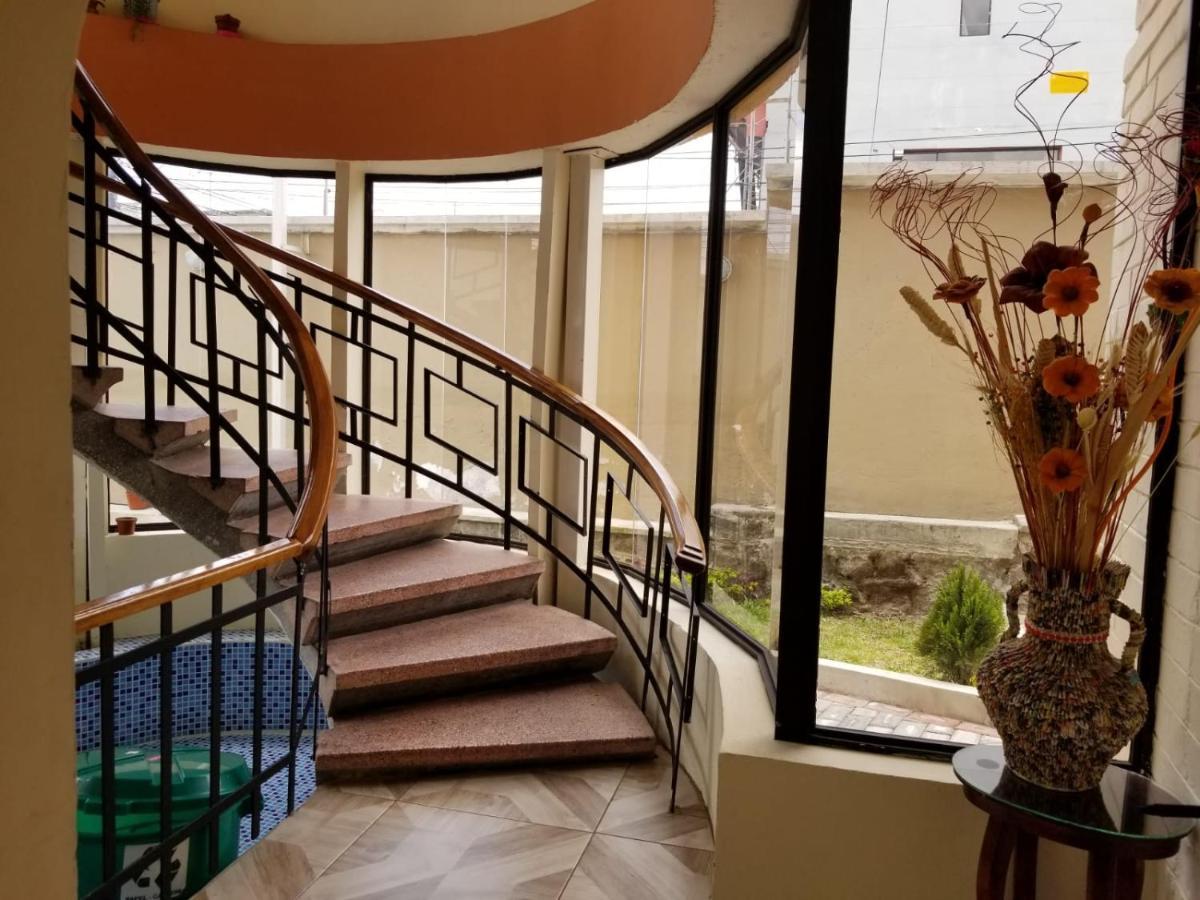 Hostal El Confort Quito Norte ภายนอก รูปภาพ